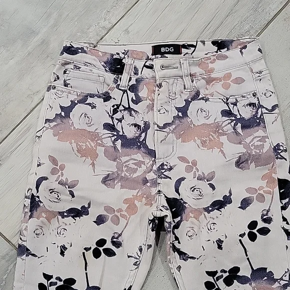 BDG light gray floral high rise jeans size 27w 29L - Picture 3 of 5